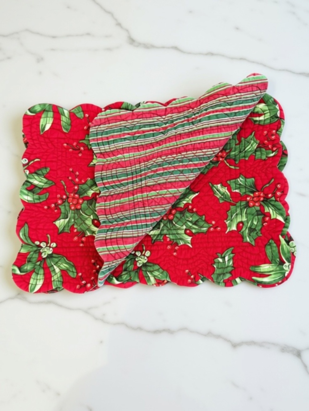 Holly Bouquet Christmas Quilted Reversible Placemats